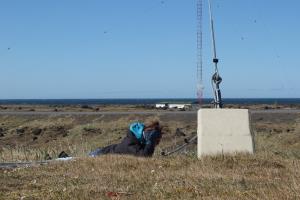 Field Recording mit Geophon, Wind in den Drahtseilen des Hellissandur Radio Sender, Island 2021